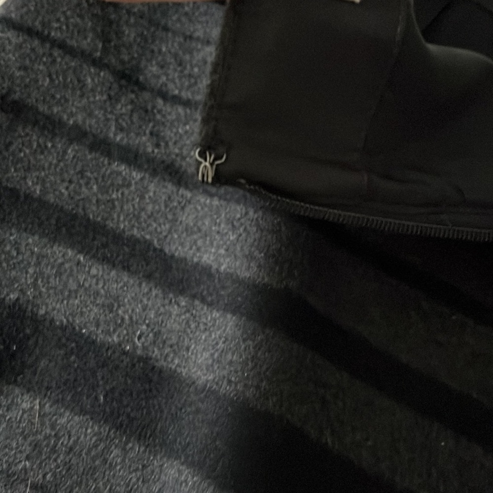 Banana Republic Black And Gray Stripe Wool Mini Skirt Size 8 - Picture 10 of 11